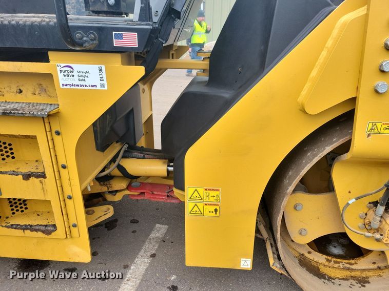 image for item DL7865 2016 Caterpillar CB44B double drum vibratory roller