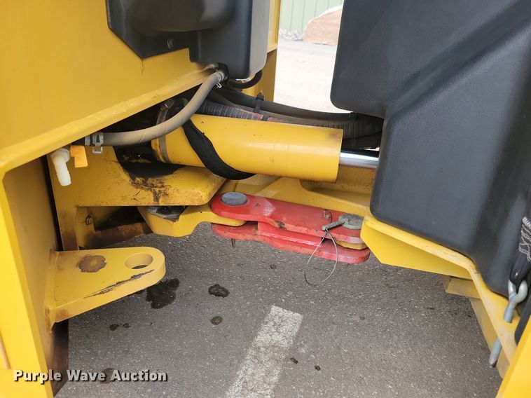 image for item DL7865 2016 Caterpillar CB44B double drum vibratory roller