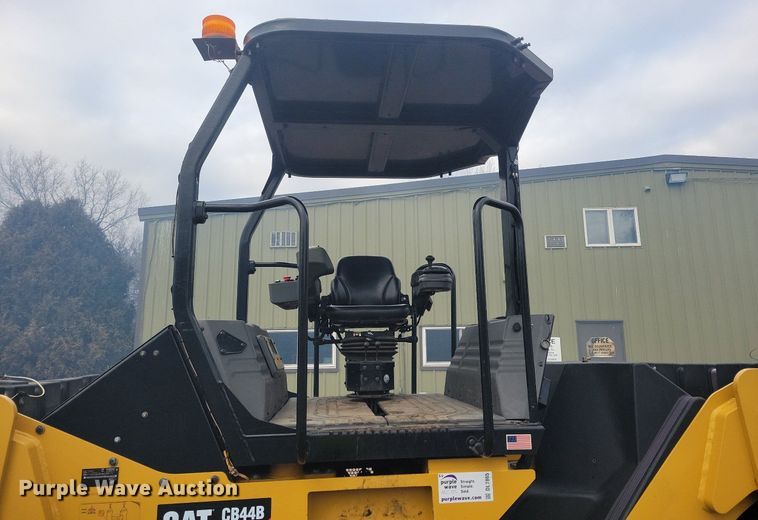 image for item DL7865 2016 Caterpillar CB44B double drum vibratory roller