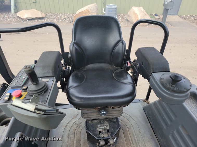 image for item DL7865 2016 Caterpillar CB44B double drum vibratory roller