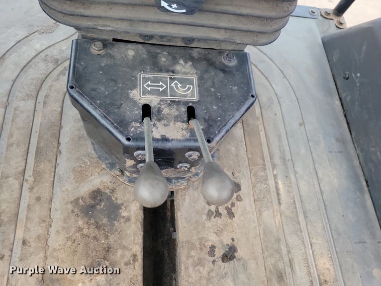 image for item DL7865 2016 Caterpillar CB44B double drum vibratory roller