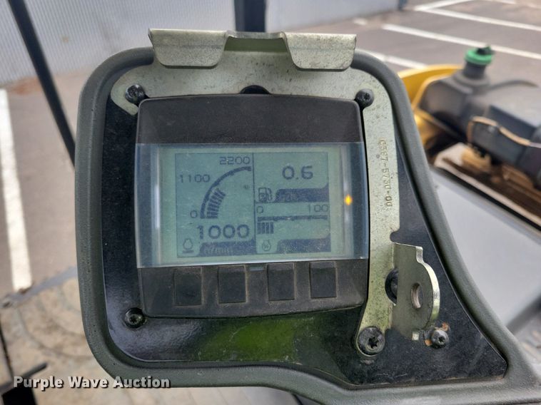 image for item DL7865 2016 Caterpillar CB44B double drum vibratory roller