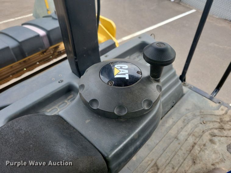 image for item DL7865 2016 Caterpillar CB44B double drum vibratory roller