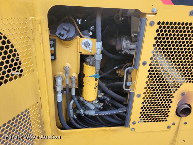 image for item DL7865 2016 Caterpillar CB44B double drum vibratory roller