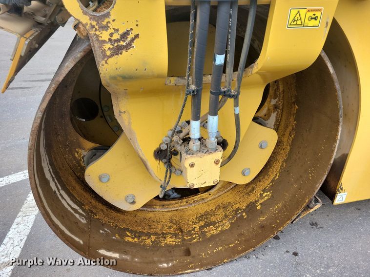 image for item DL7865 2016 Caterpillar CB44B double drum vibratory roller