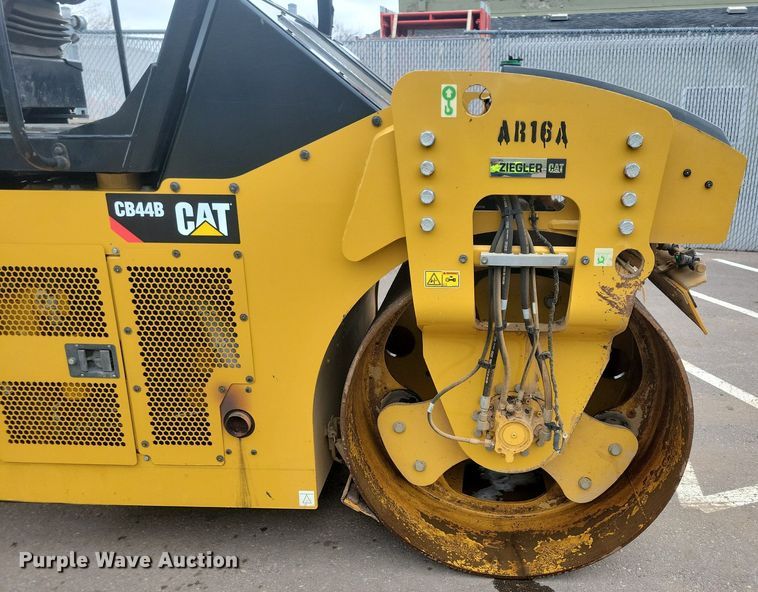 image for item DL7865 2016 Caterpillar CB44B double drum vibratory roller
