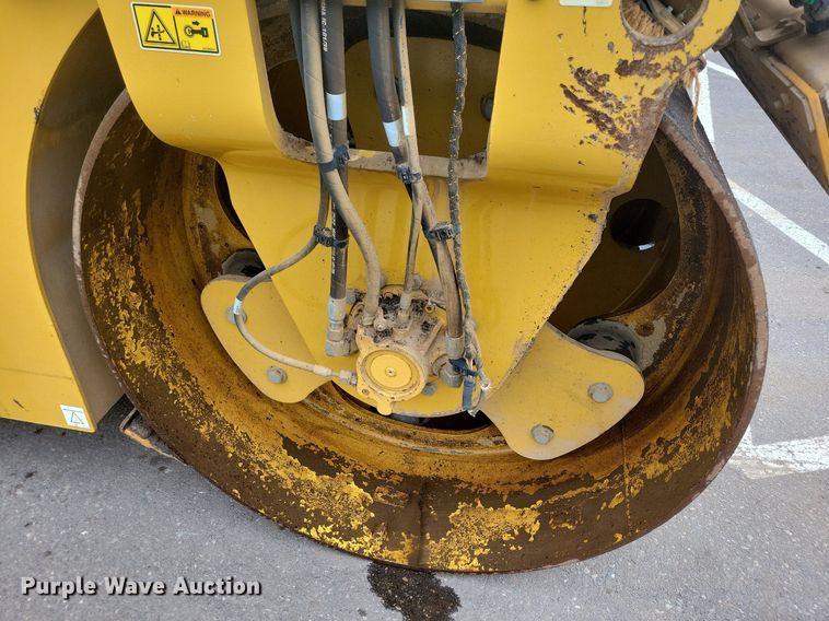 image for item DL7865 2016 Caterpillar CB44B double drum vibratory roller