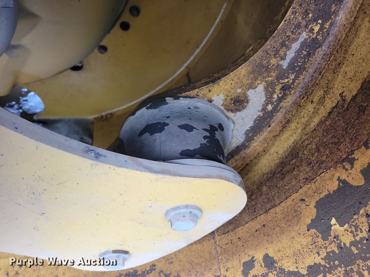 image for item DL7865 2016 Caterpillar CB44B double drum vibratory roller