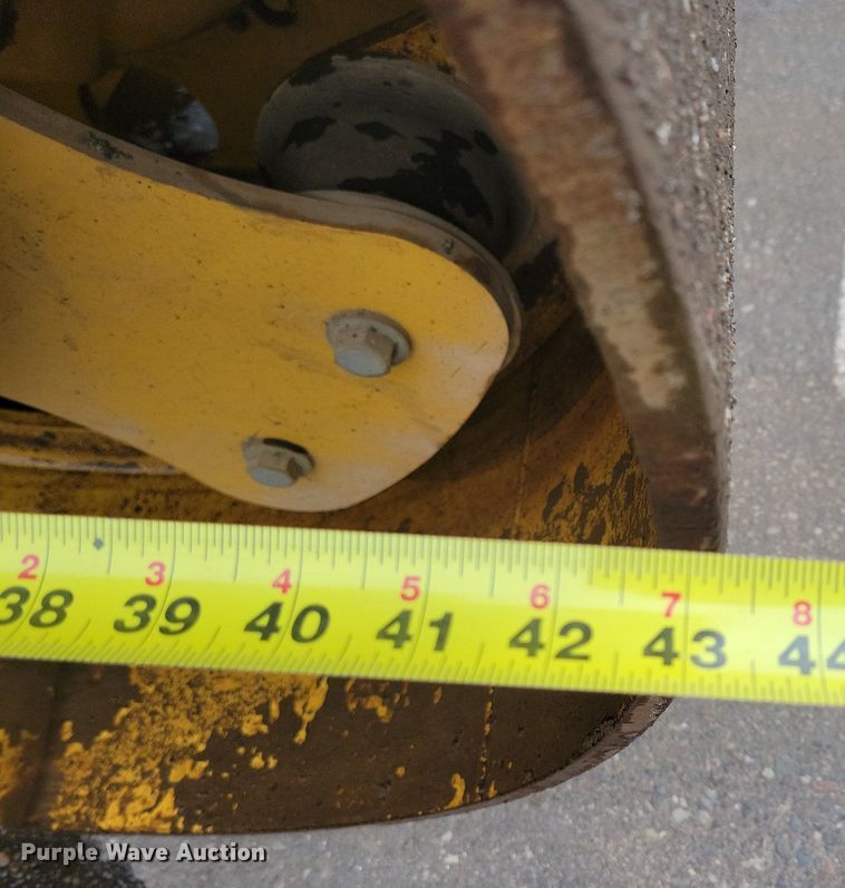 image for item DL7865 2016 Caterpillar CB44B double drum vibratory roller