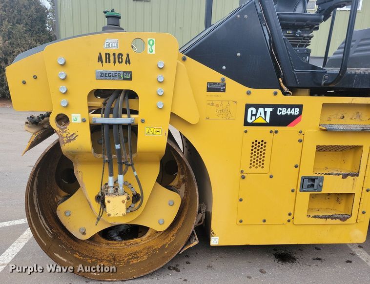 image for item DL7865 2016 Caterpillar CB44B double drum vibratory roller