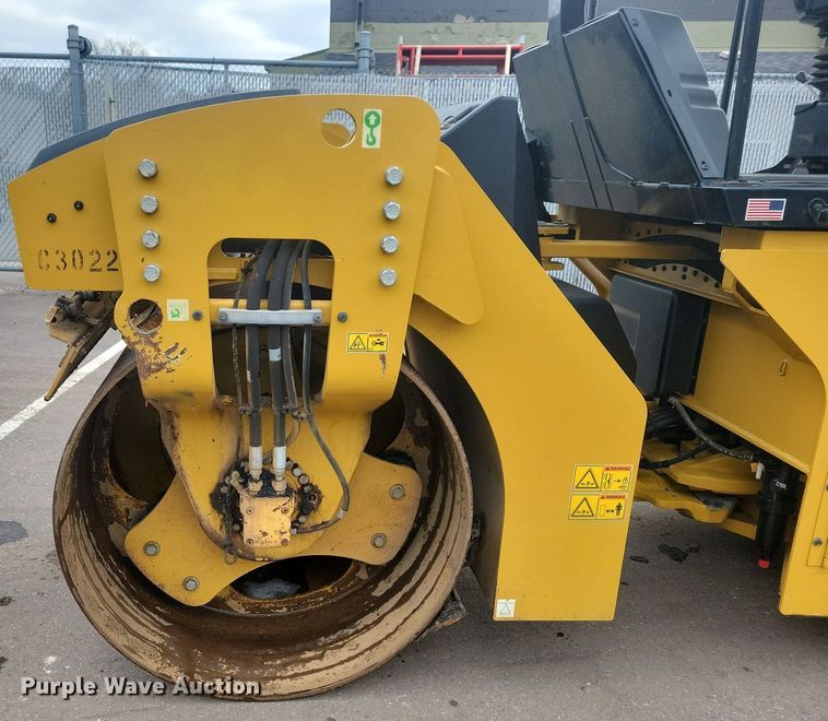 image for item DL7865 2016 Caterpillar CB44B double drum vibratory roller