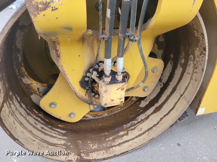 image for item DL7865 2016 Caterpillar CB44B double drum vibratory roller