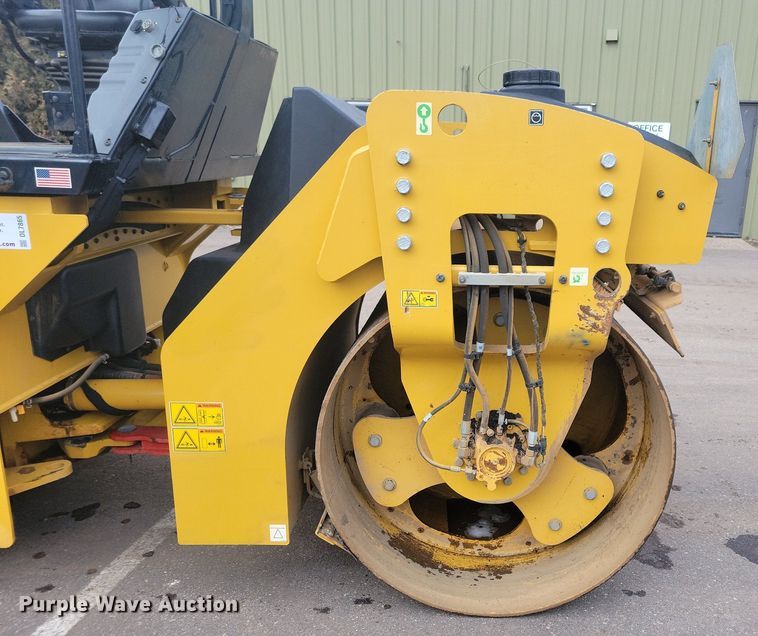 image for item DL7865 2016 Caterpillar CB44B double drum vibratory roller