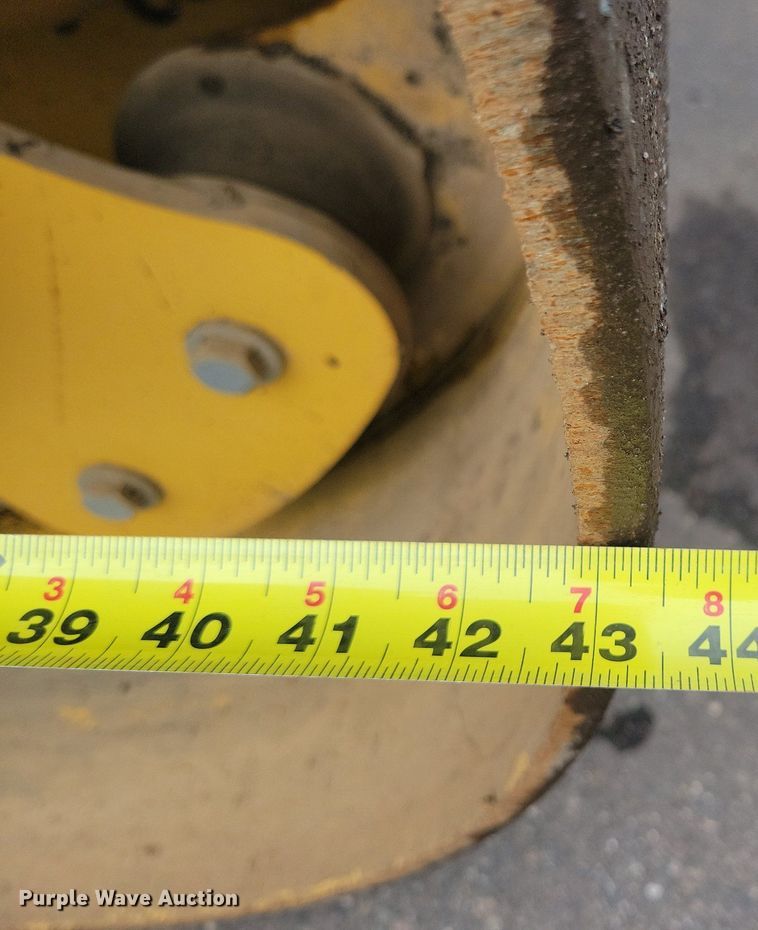 image for item DL7865 2016 Caterpillar CB44B double drum vibratory roller