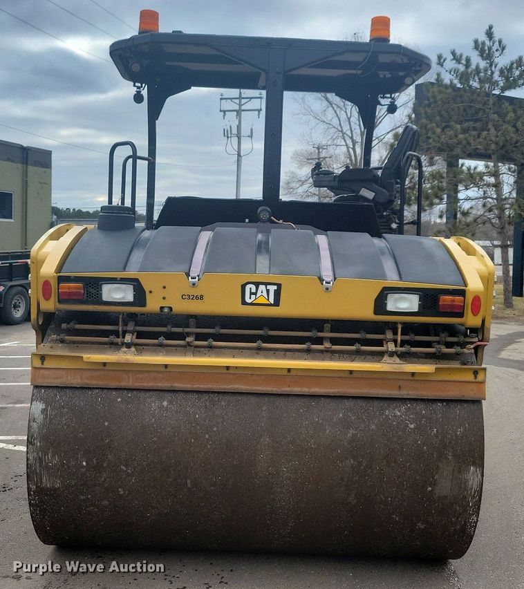 image for item DL7866 2018 Caterpillar CB15 double drum vibratory roller