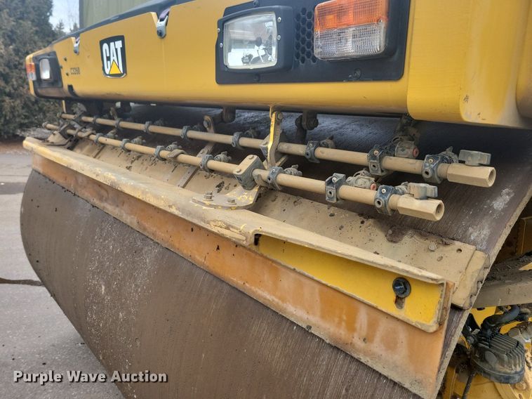 image for item DL7866 2018 Caterpillar CB15 double drum vibratory roller