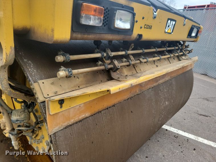 image for item DL7866 2018 Caterpillar CB15 double drum vibratory roller