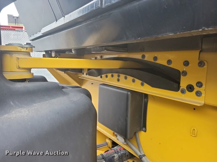 image for item DL7866 2018 Caterpillar CB15 double drum vibratory roller