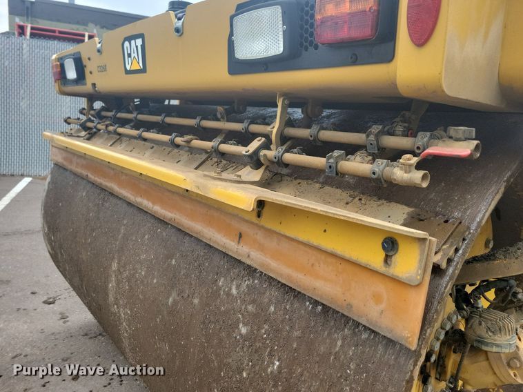 image for item DL7866 2018 Caterpillar CB15 double drum vibratory roller