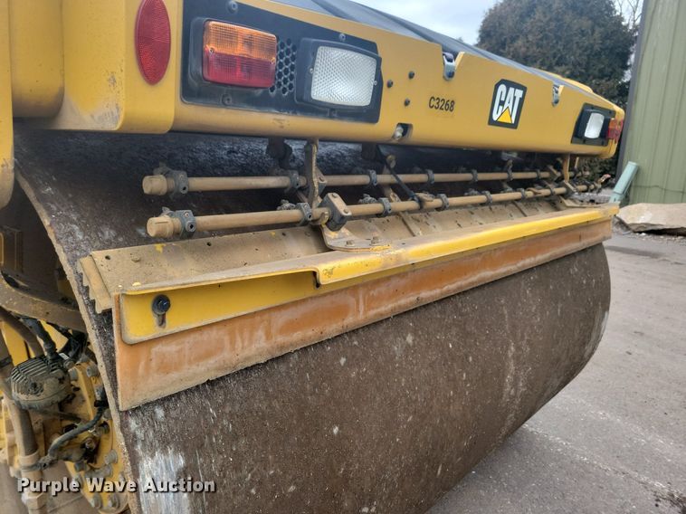 image for item DL7866 2018 Caterpillar CB15 double drum vibratory roller