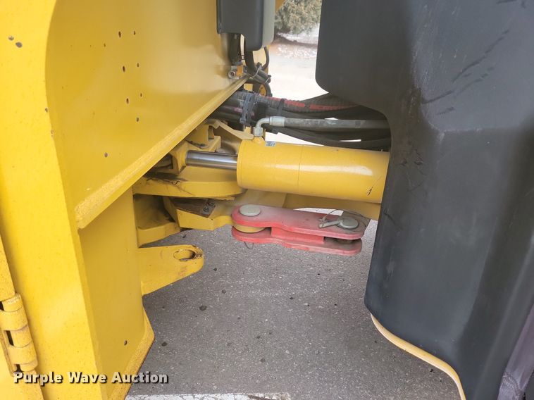 image for item DL7866 2018 Caterpillar CB15 double drum vibratory roller