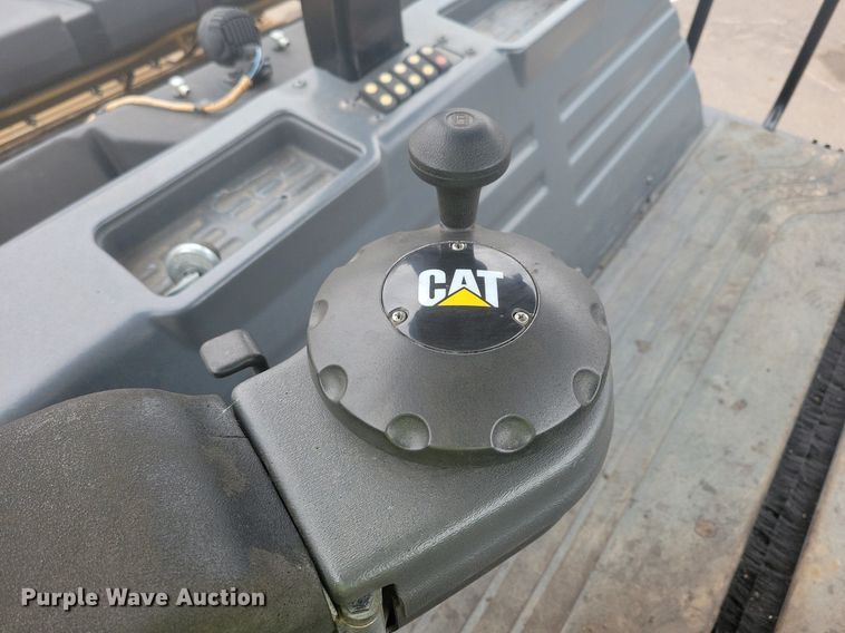 image for item DL7866 2018 Caterpillar CB15 double drum vibratory roller