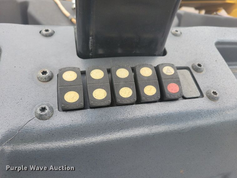 image for item DL7866 2018 Caterpillar CB15 double drum vibratory roller