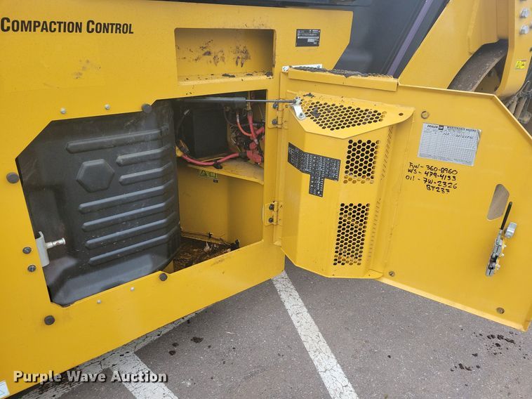 image for item DL7866 2018 Caterpillar CB15 double drum vibratory roller