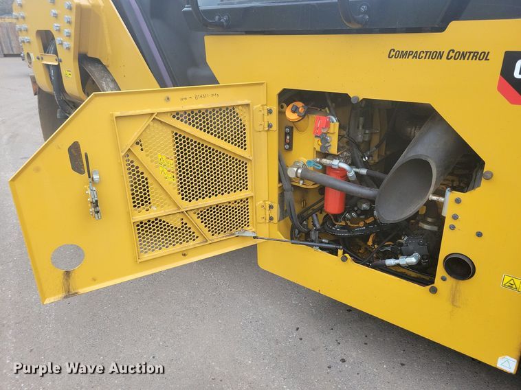 image for item DL7866 2018 Caterpillar CB15 double drum vibratory roller