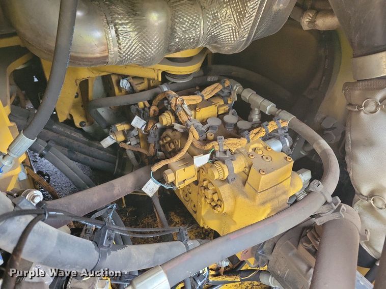 image for item DL7866 2018 Caterpillar CB15 double drum vibratory roller