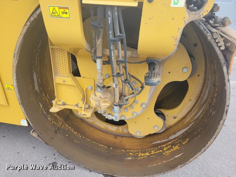 image for item DL7866 2018 Caterpillar CB15 double drum vibratory roller