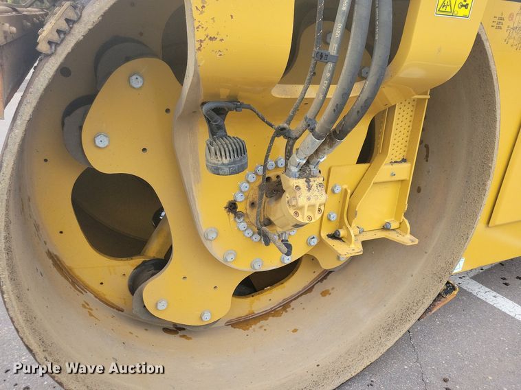 image for item DL7866 2018 Caterpillar CB15 double drum vibratory roller