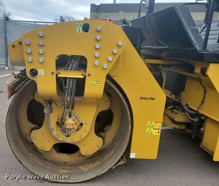 image for item DL7866 2018 Caterpillar CB15 double drum vibratory roller