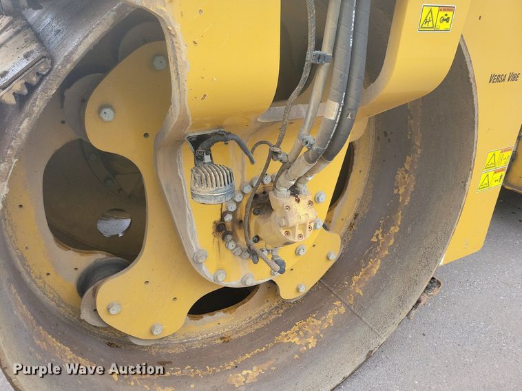image for item DL7866 2018 Caterpillar CB15 double drum vibratory roller