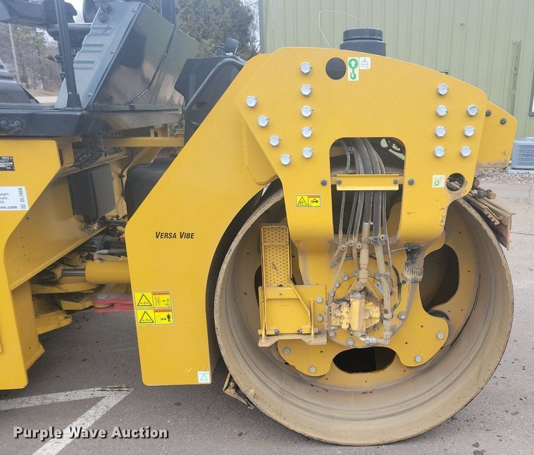image for item DL7866 2018 Caterpillar CB15 double drum vibratory roller