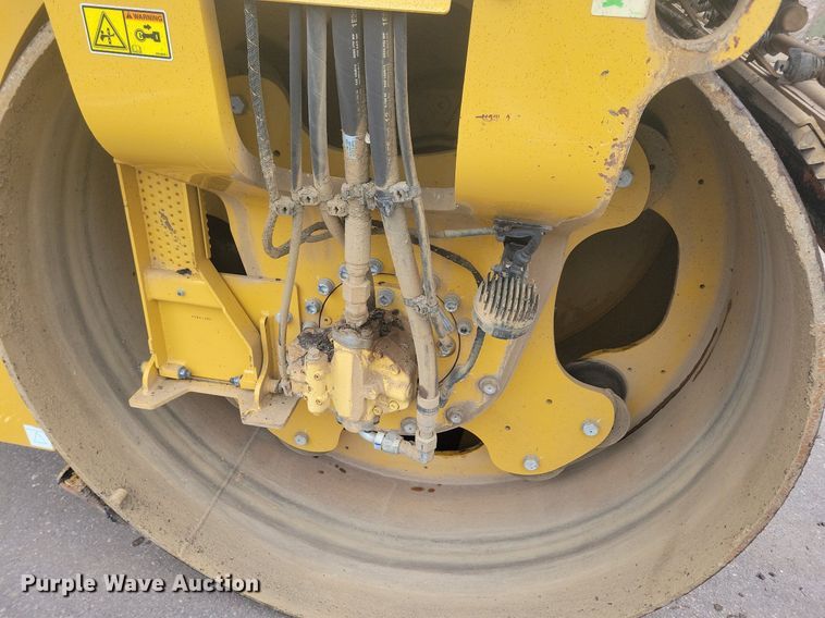 image for item DL7866 2018 Caterpillar CB15 double drum vibratory roller