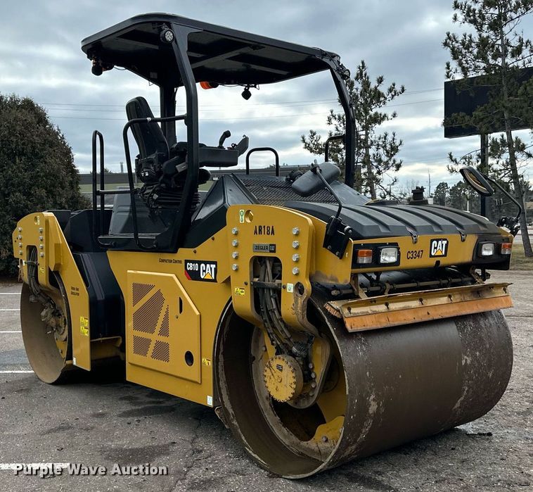 image for item DL7867 2018 Caterpillar CB10 double drum vibratory roller