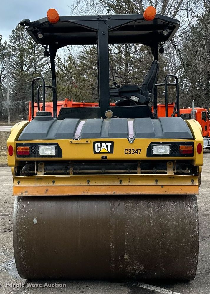 image for item DL7867 2018 Caterpillar CB10 double drum vibratory roller