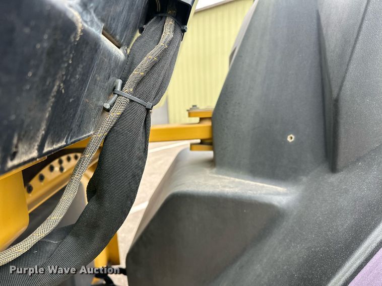 image for item DL7867 2018 Caterpillar CB10 double drum vibratory roller