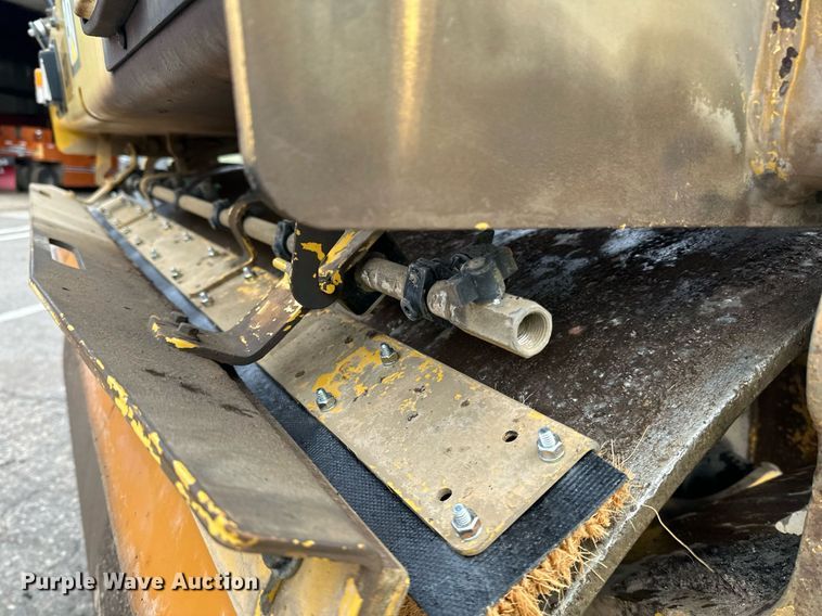 image for item DL7867 2018 Caterpillar CB10 double drum vibratory roller