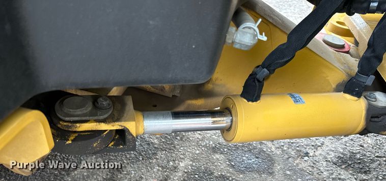 image for item DL7867 2018 Caterpillar CB10 double drum vibratory roller