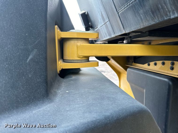 image for item DL7867 2018 Caterpillar CB10 double drum vibratory roller