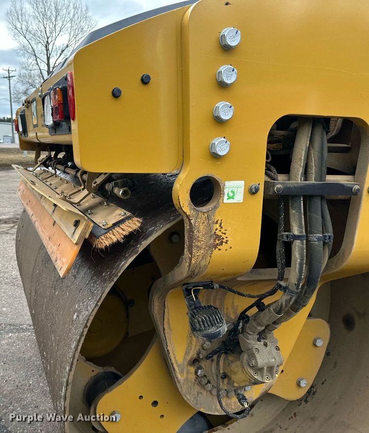 image for item DL7867 2018 Caterpillar CB10 double drum vibratory roller