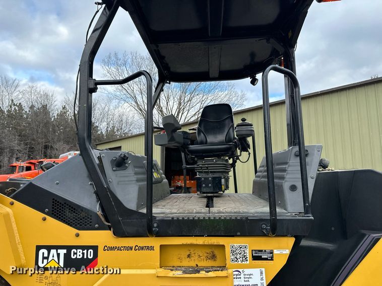 image for item DL7867 2018 Caterpillar CB10 double drum vibratory roller