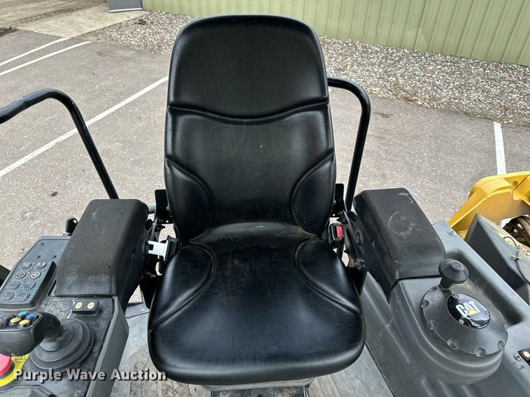 image for item DL7867 2018 Caterpillar CB10 double drum vibratory roller