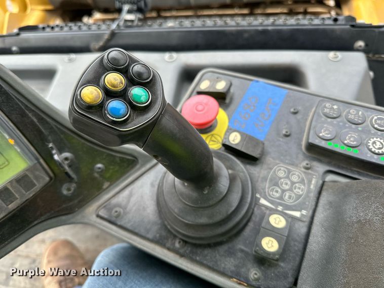 image for item DL7867 2018 Caterpillar CB10 double drum vibratory roller