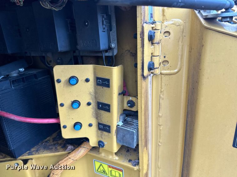 image for item DL7867 2018 Caterpillar CB10 double drum vibratory roller