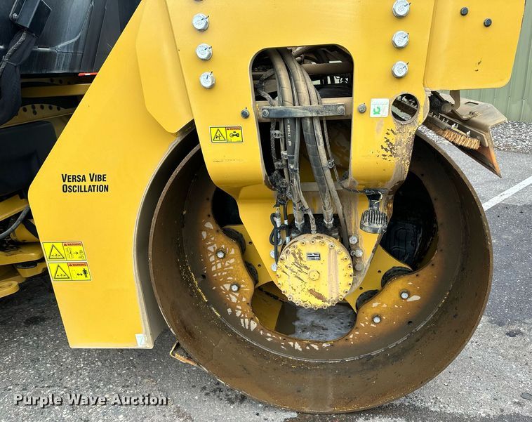 image for item DL7867 2018 Caterpillar CB10 double drum vibratory roller