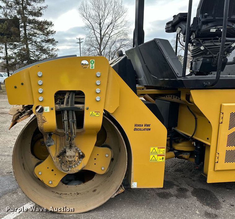 image for item DL7867 2018 Caterpillar CB10 double drum vibratory roller