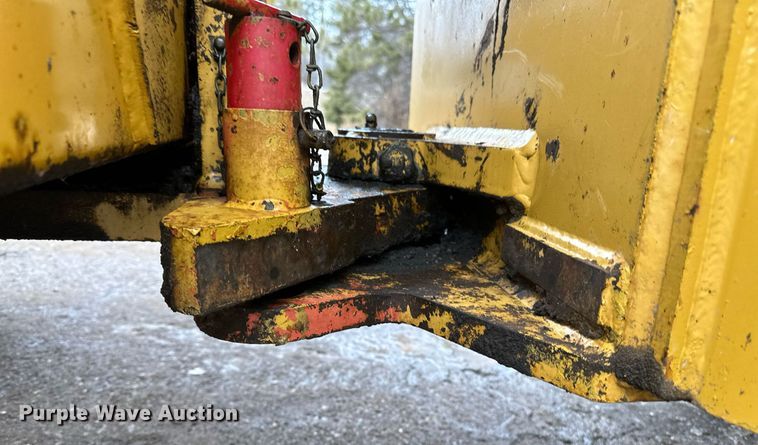 image for item DL7873 1999 Caterpillar CS-433C single drum vibratory roller